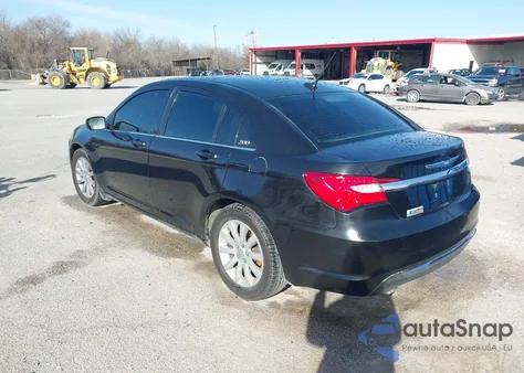 2011 Chrysler 200 Touring z USA, uszkodzony, nr VIN 1C3BC1FG8BN505305